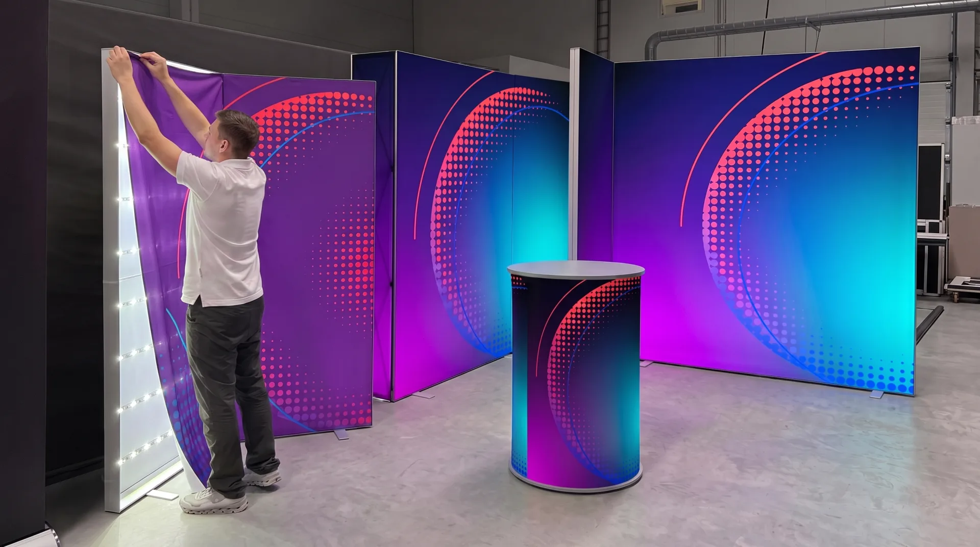 Beleuchtete Vitasystem Messesysteme im Innenraum